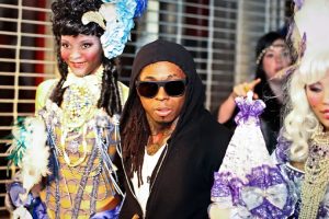 Electrifying Performance: Lil Wayne Takes the Stage with Two Dynamic Dancers at ‘WELCOME HOME’