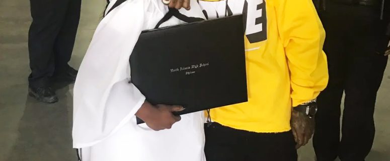 Lil Wayne’s Grad Salute! Rapper Celebrates Daughter’s College Graduation